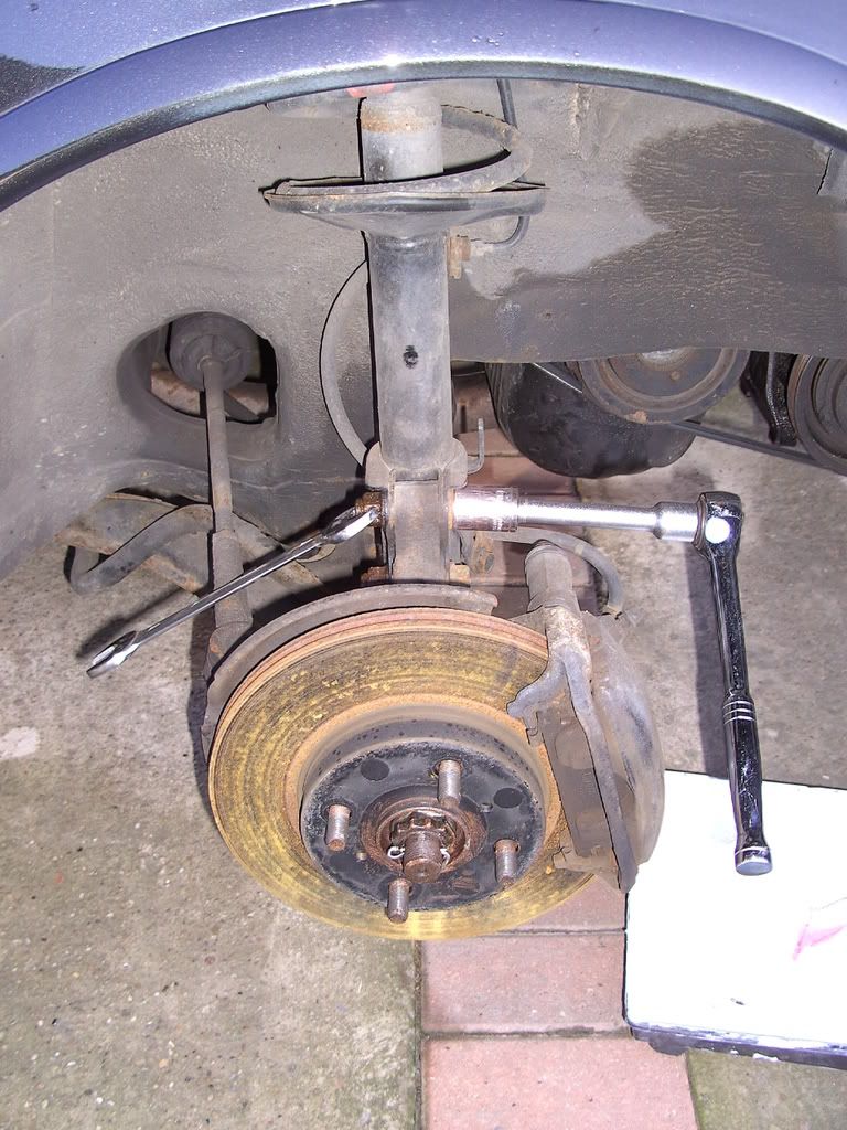 Removing Dampers and Fitting New 1s Toyota GT Turbo