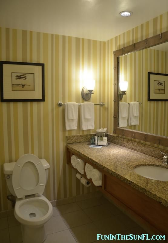  photo Room-Bathroom.jpg