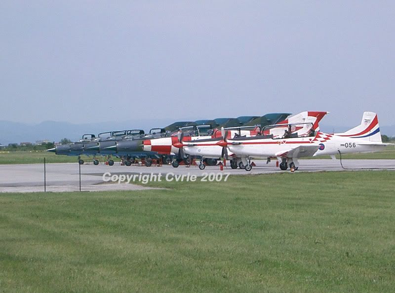 http://i36.photobucket.com/albums/e22/katar26/Flightline_C.jpg