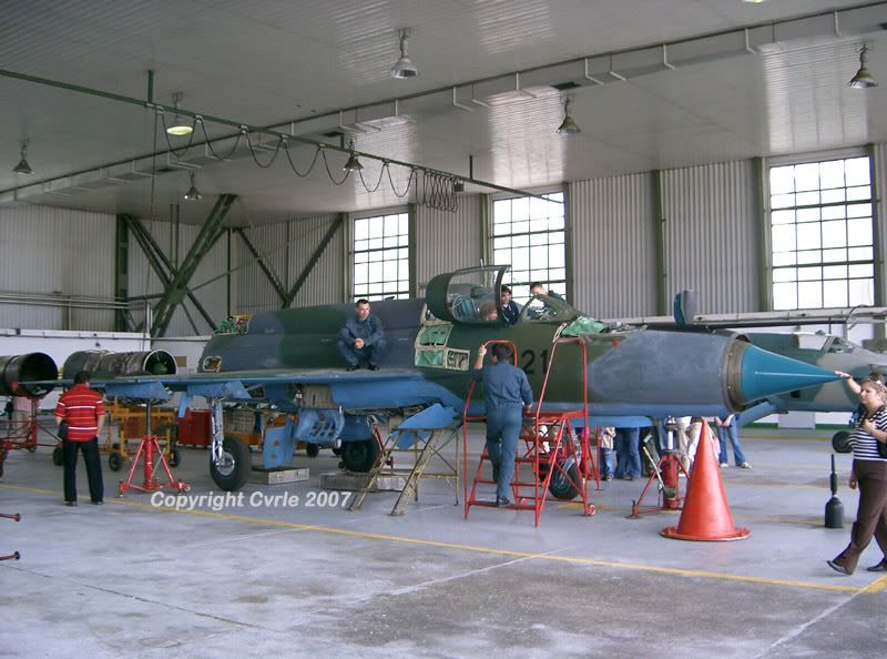 http://i36.photobucket.com/albums/e22/katar26/Mig-21Bis_121_1copy.jpg
