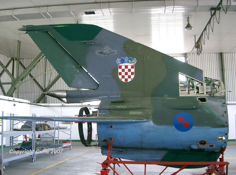 http://i36.photobucket.com/albums/e22/katar26/Mig-21Bis_121_4copy.jpg