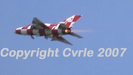http://i36.photobucket.com/albums/e22/katar26/Mig-21UM_165_FlightCrop.jpg