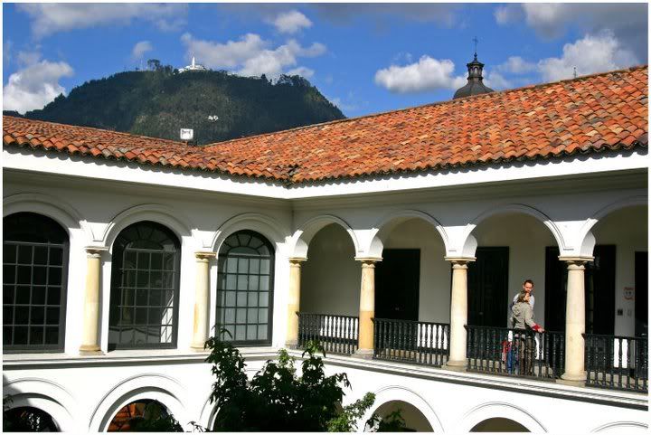 29_CourtyardViewfromMuseoBotero.jpg
