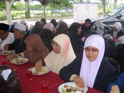 PJS Muslimat juga menikmati jamuan yang disediakan