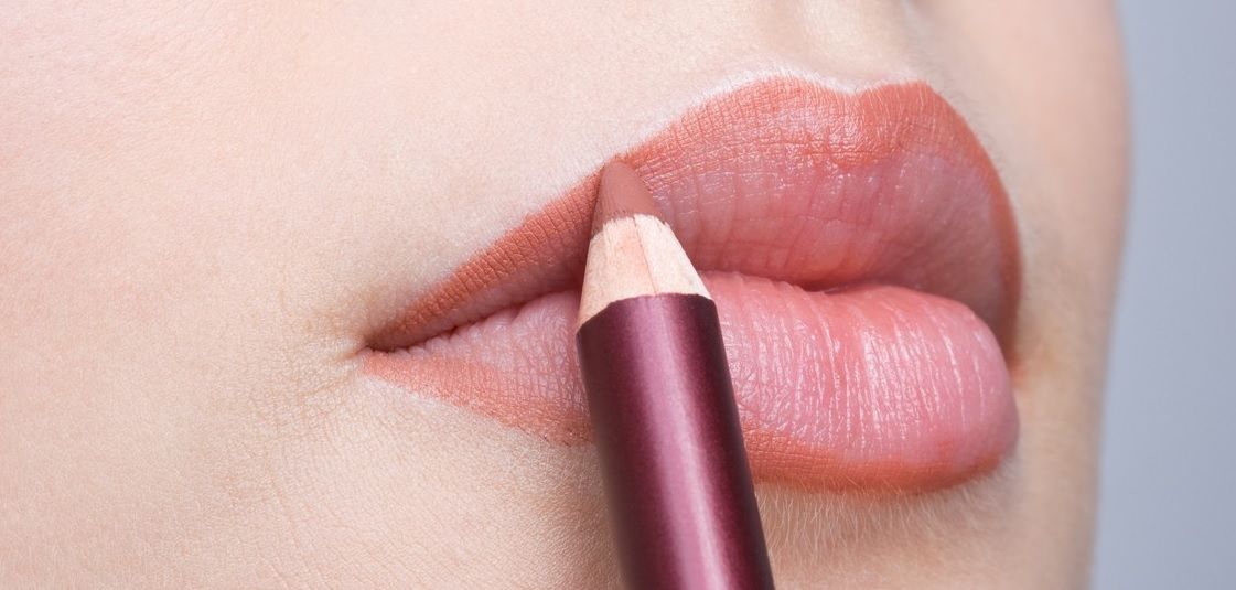 Cara Lipstik Menempel Sempurna Dan Tidak Mudah Luntur