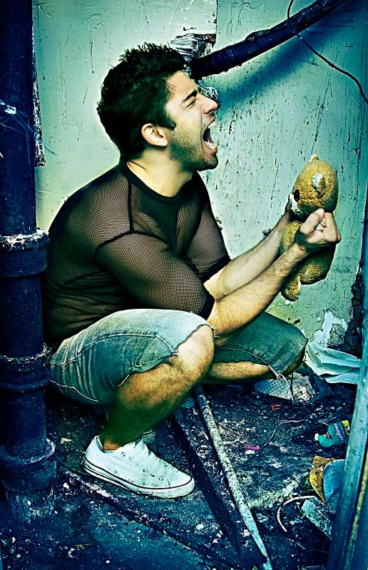 IMAGE: http://i36.photobucket.com/albums/e42/domgravine/smaller.jpg