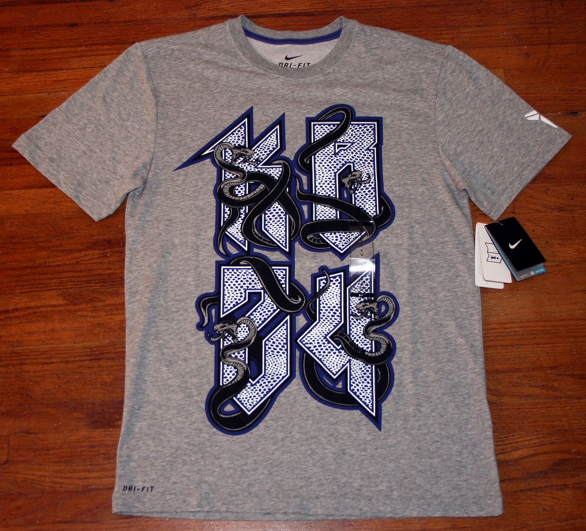 NIKE KOBE KB 24 BLACK MAMBA T SHIRT MENS S SAMPLE RARE  